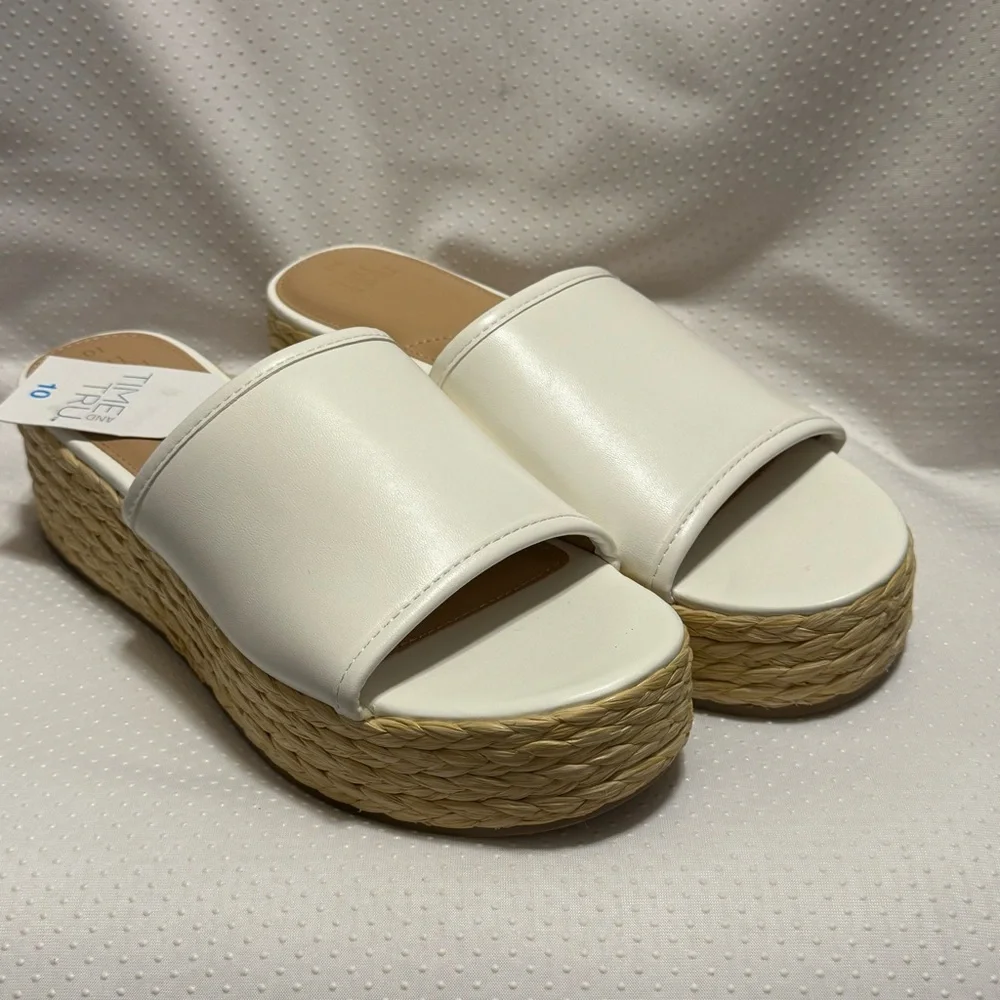 Time and Tru‎ White Tan Platform Slides Women’s Size 10 Slip On New